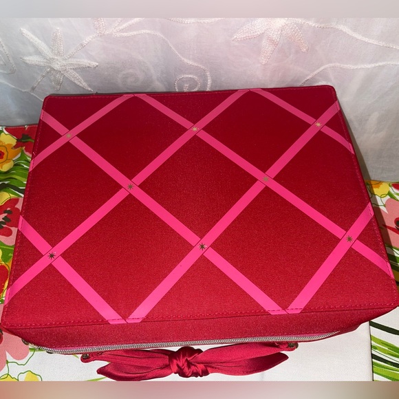NEW Estée Lauder makeup case, NEW WITH PLASTIC COVER OVER ZIPPER TAGS - Picture 8 of 8